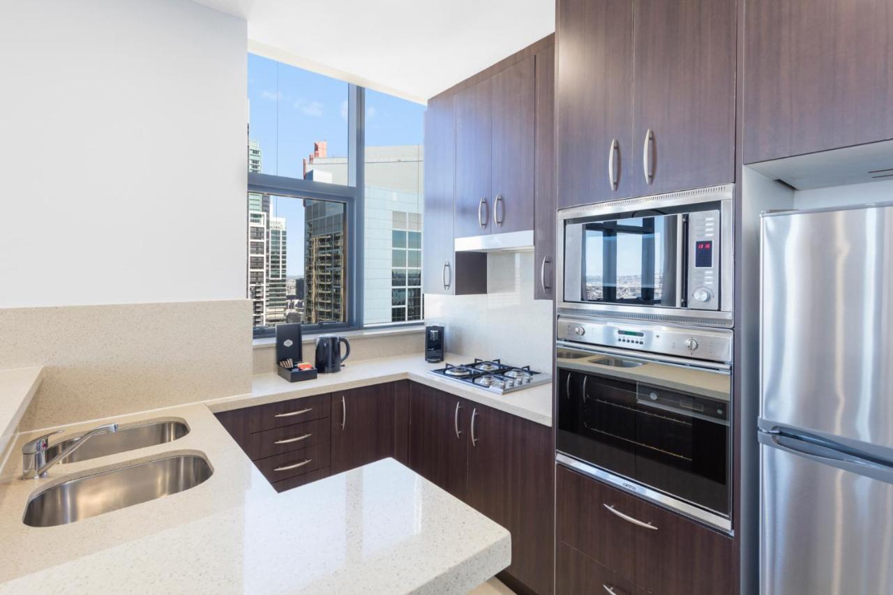 Meriton Suites Pitt Street, Сидней Экстерьер фото A kitchen in a typical apartment
