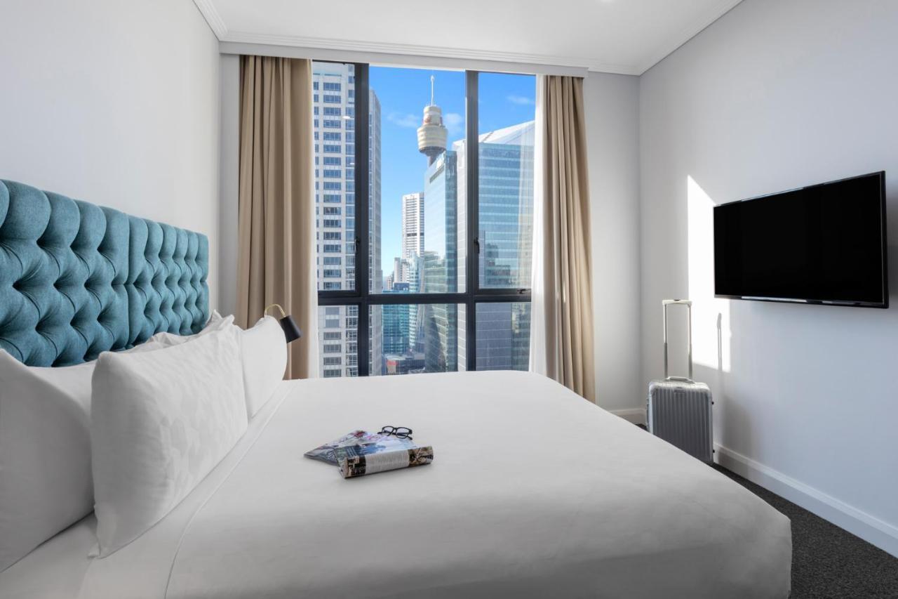 Meriton Suites Pitt Street, Сидней Экстерьер фото A bedroom at the hotel