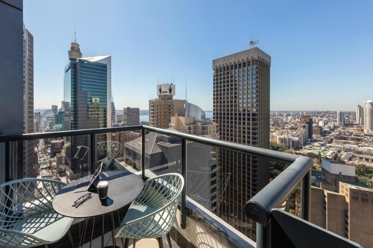 Meriton Suites Pitt Street, Сидней Экстерьер фото View from a balcony