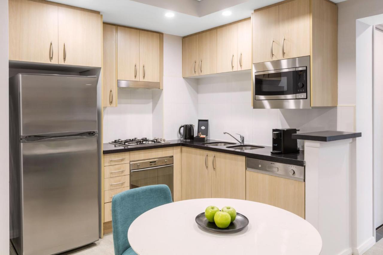 Meriton Suites Pitt Street, Сидней Экстерьер фото A typical kitchen in a student apartment