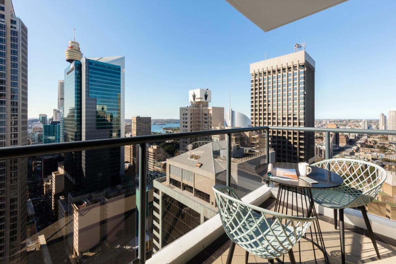 Meriton Suites Pitt Street, Сидней Экстерьер фото View from a balcony