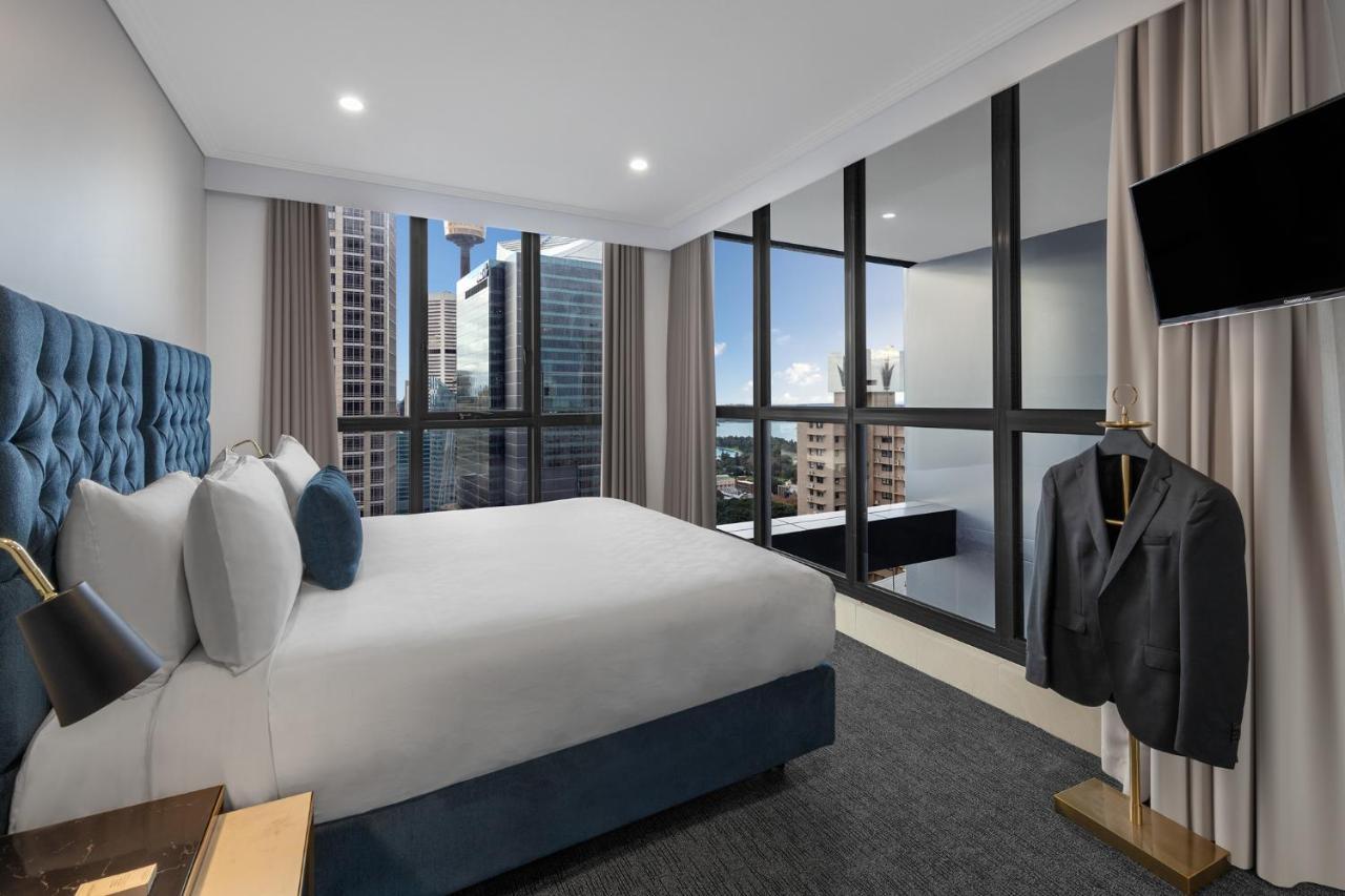 Meriton Suites Pitt Street, Сидней Экстерьер фото A bedroom at the hotel
