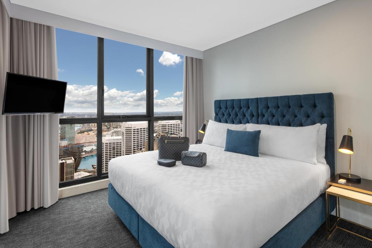 Meriton Suites Pitt Street, Сидней Экстерьер фото A bedroom at the hotel