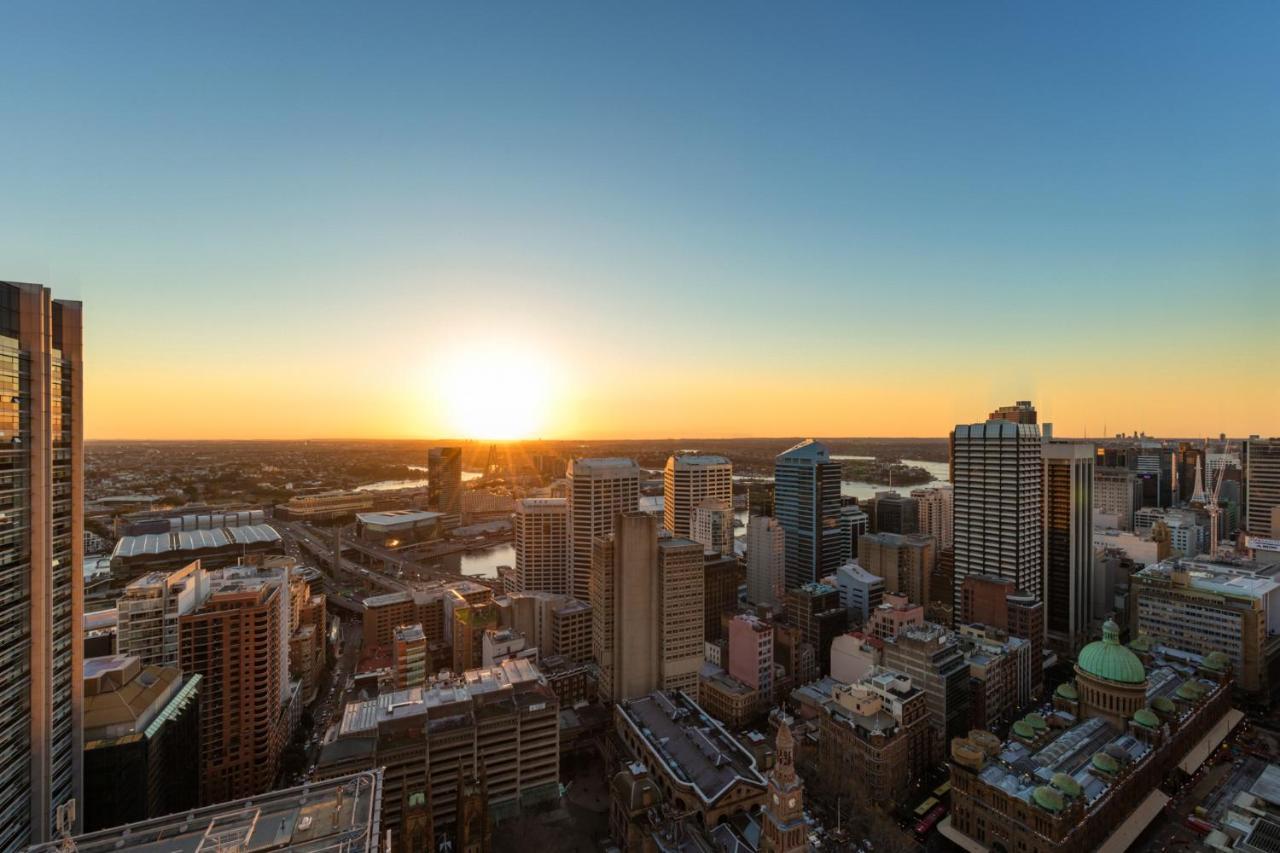 Meriton Suites Pitt Street, Сидней Экстерьер фото Sunset over the city
